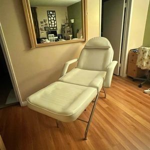 Waxing chair + removable chair arms